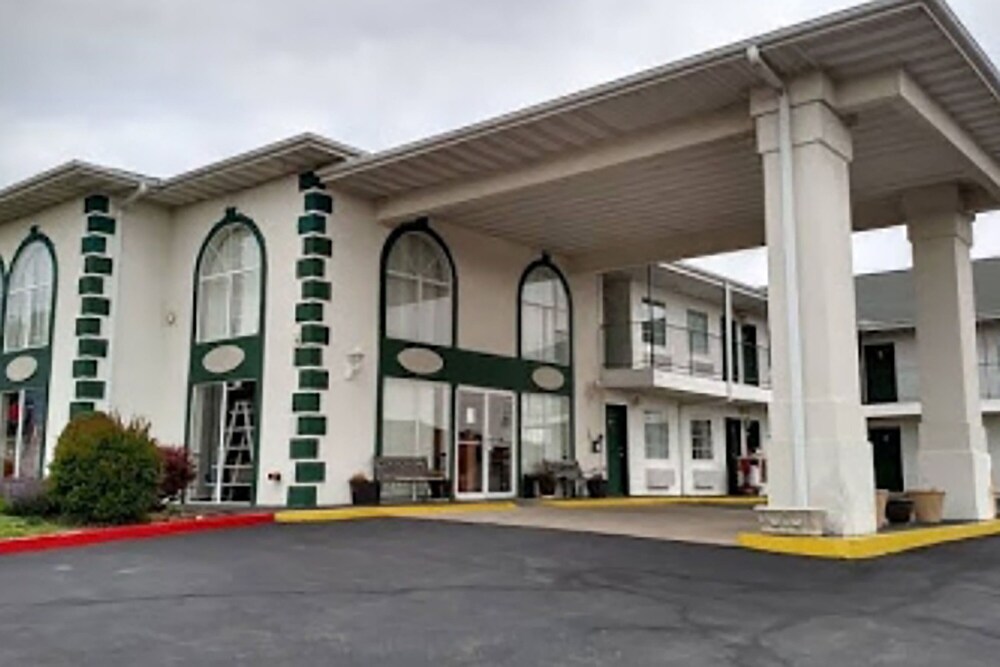 Evergreen Inn - carbon neutral hotel in Branson