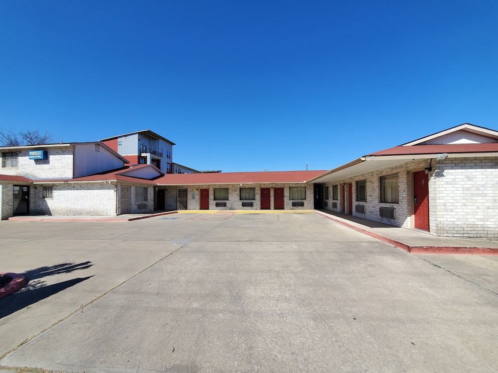 Rodeway Inn Downtown - photo 23