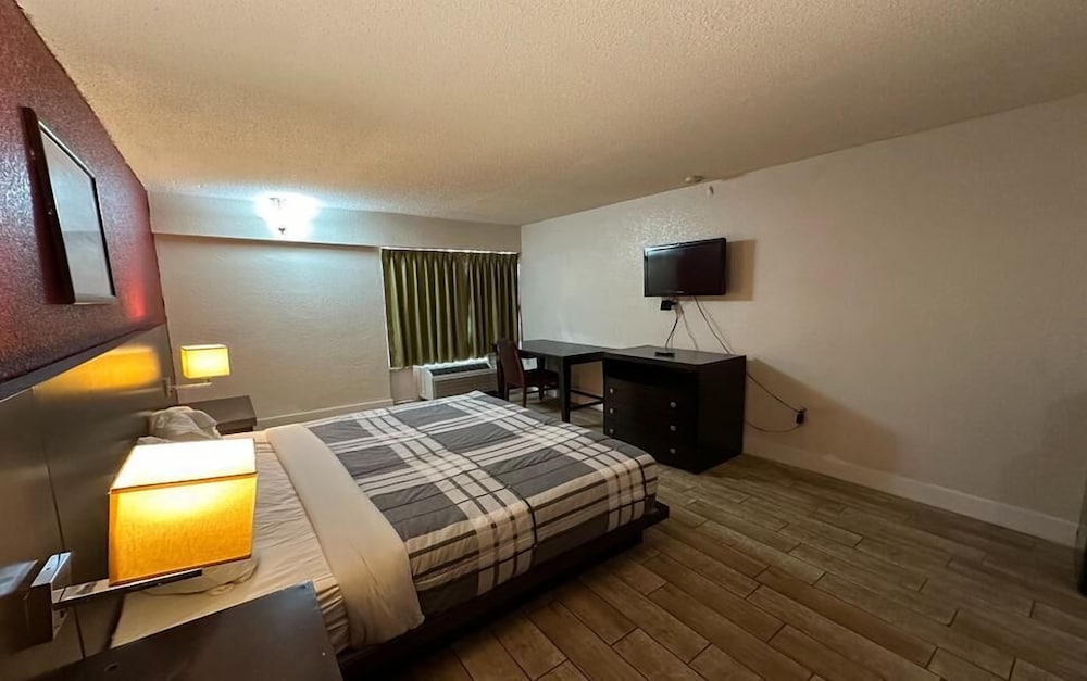 River Valley Inn & Suites - photo 6
