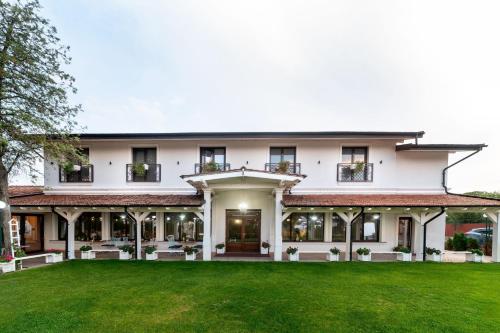 Hanul lui Mihai - last minute hotel in Rastoaca