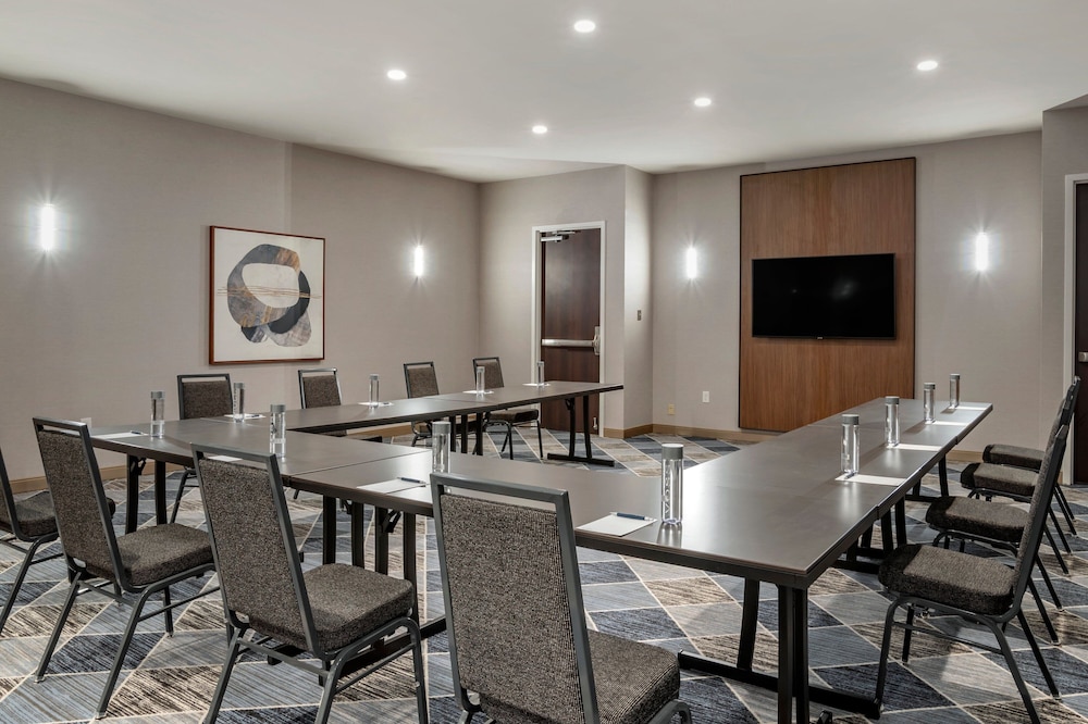 Sheraton Suites Old Town Alexandria - photo 49