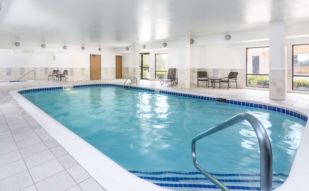 Hampton Inn Houston Stafford - photo 17
