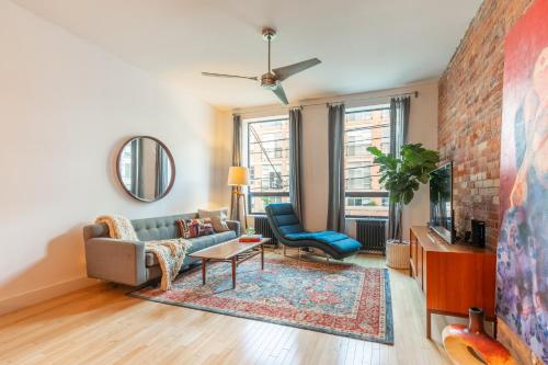 Gorgeous Park House w Parking on Queen West — 4-Star Luxury Hotel in Toronto, Canada