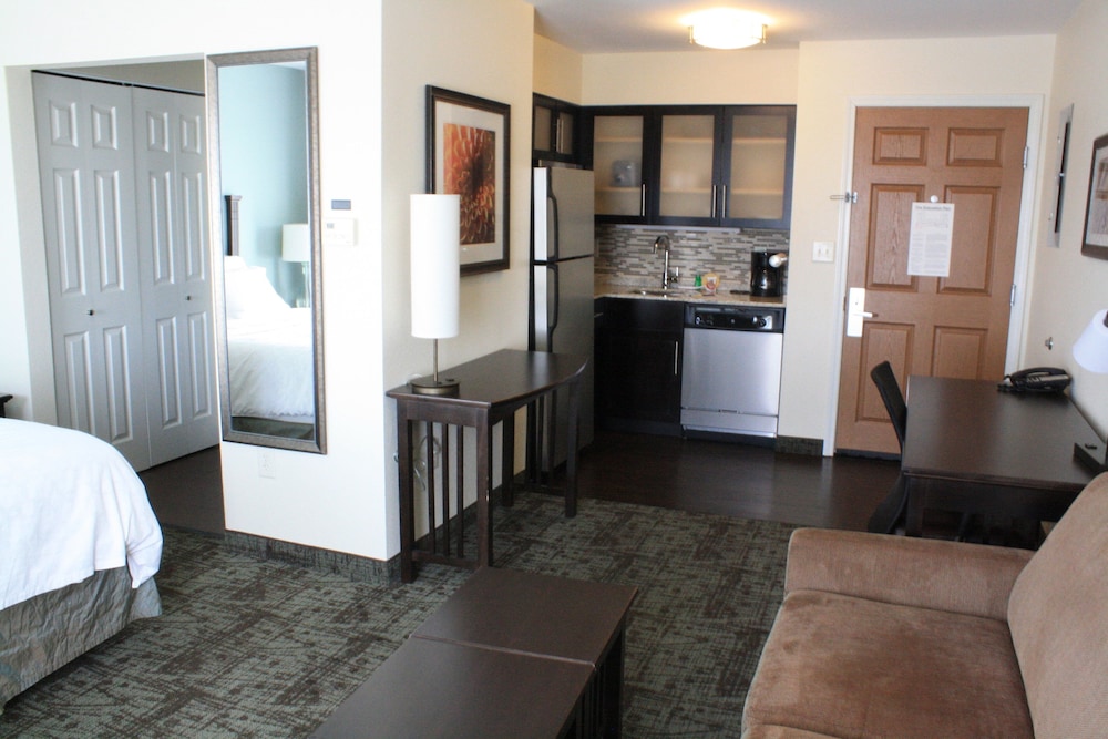 Staybridge Suites Minot by IHG - photo 8