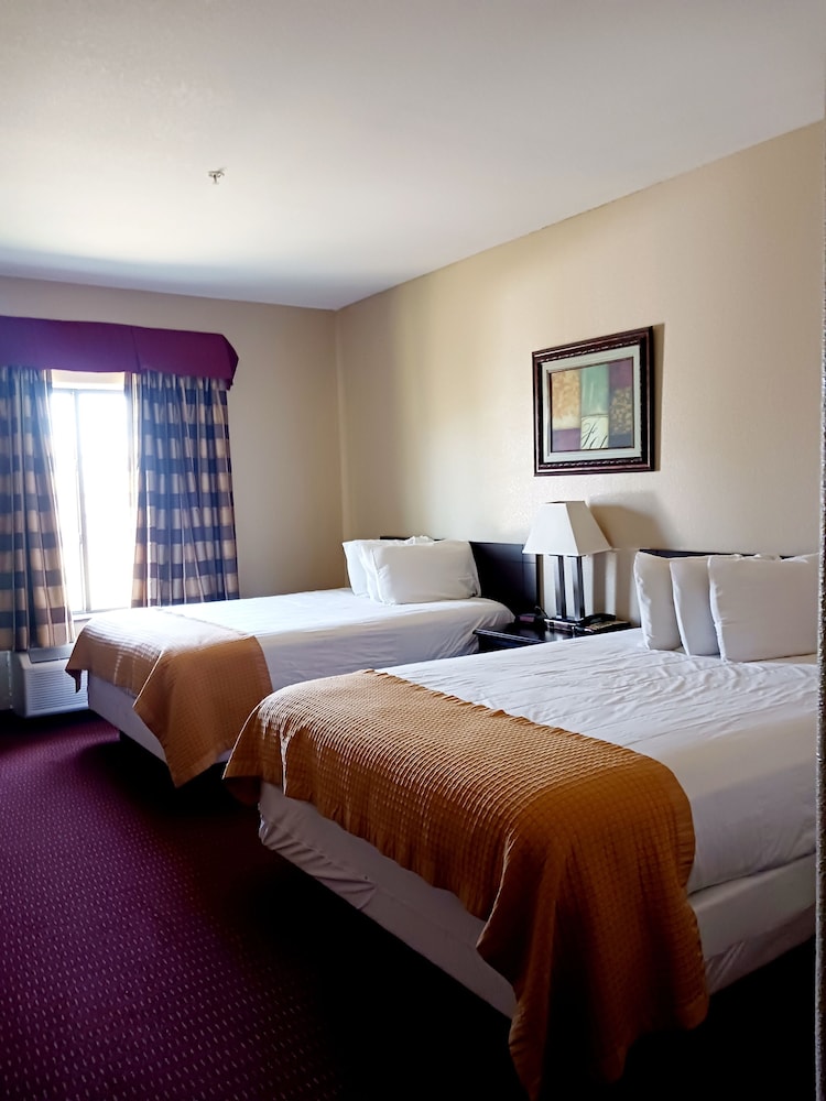 Yorktown Inn And Suites - photo 17