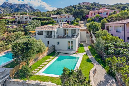 Villa La Maddalena 6&2 Emma Villas — 4-Star Luxury Hotel in Arzachena, Italy