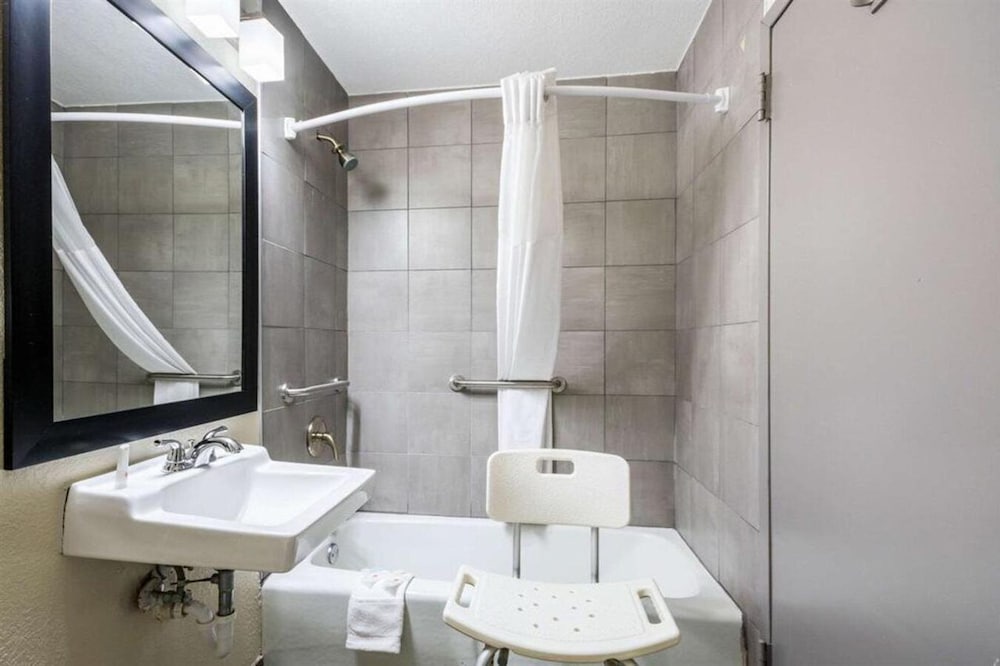 Bricktown Hotel & Extended Stay - photo 22