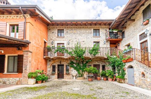 Antica Dimora — 4-Star Luxury Hotel in San Felice Del Benaco, Italy
