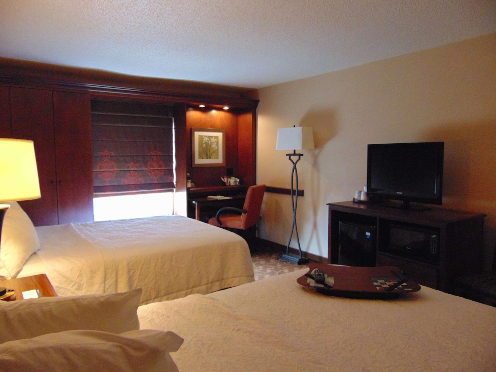 Hampton Inn & Suites Cleveland Southeast Streetsboro - photo 8