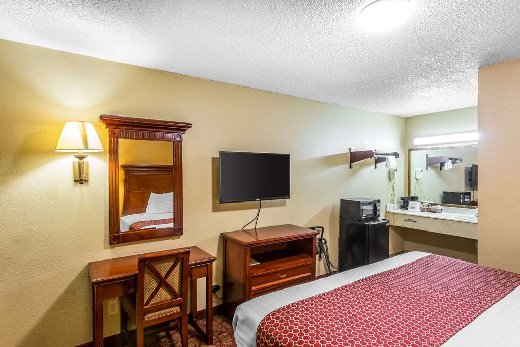 Rodeway Inn Goodlettsville South - photo 11