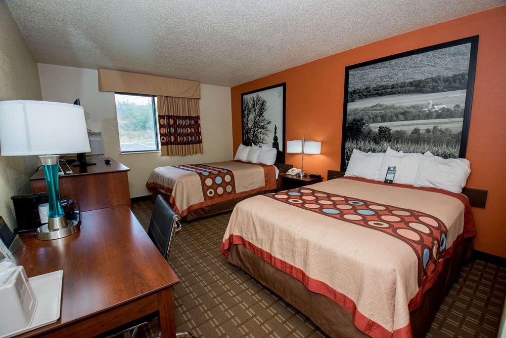 Super 8 by Wyndham Altoona — hotel in Altoona