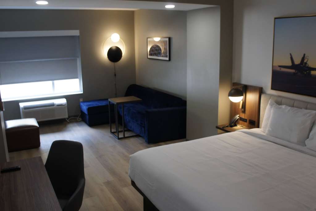 La Quinta Inn & Suites by Wyndham Manchester Arnold AFB - photo 11