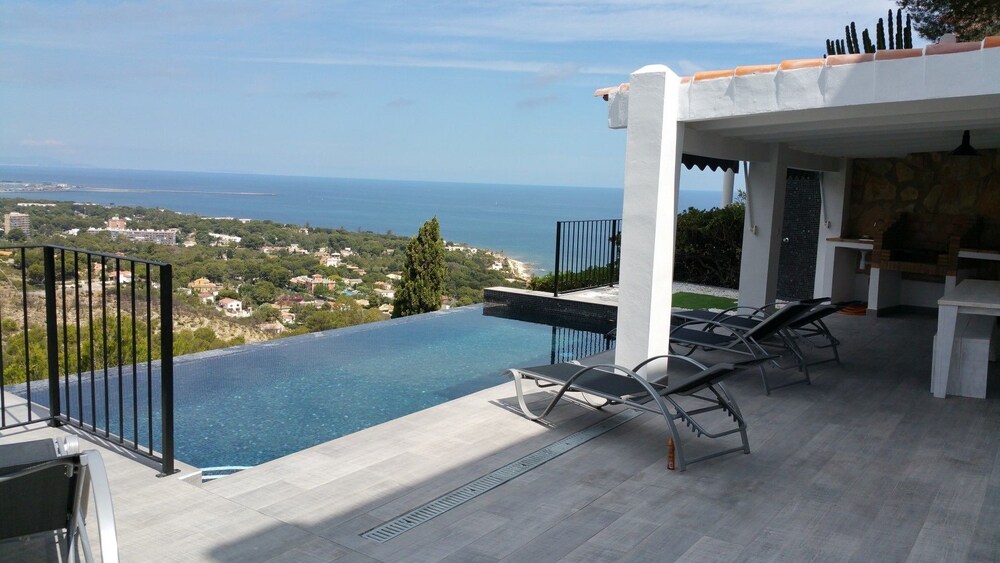 Chalet Ana — 4-Star Luxury Hotel in Denia, Spain
