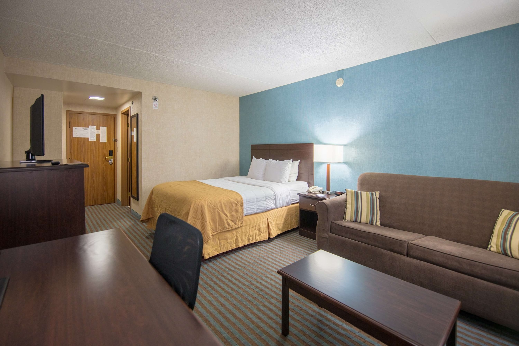 Ramada by Wyndham Cedar Rapids - photo 5