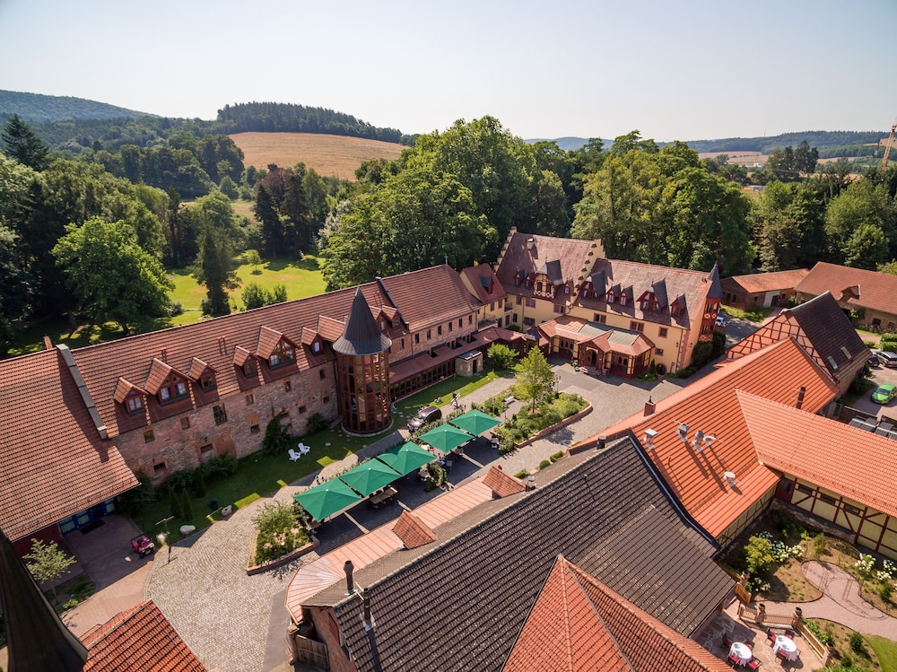 Schlosshotel Weyberhöfe — hotel in Hosbach