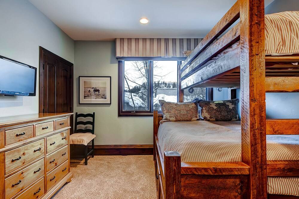 Highlands Slopeside by East West Hospitality - photo 46