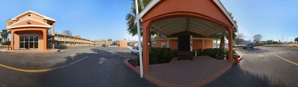 Super 8 by Wyndham Austin Downtown Capitol Area - photo 4