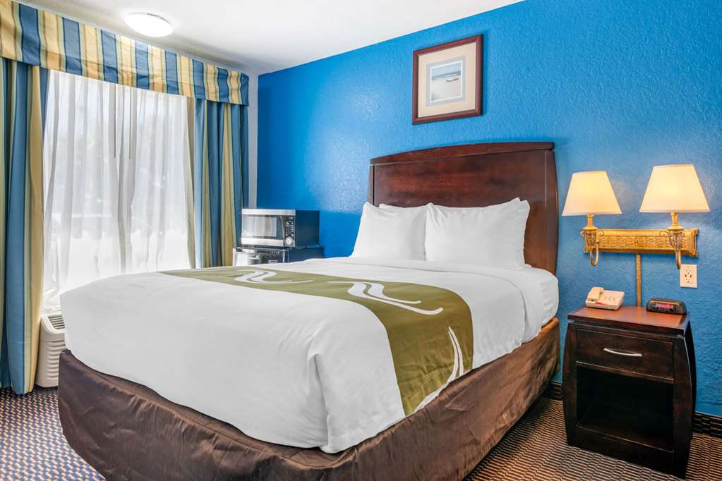 Quality Inn Sarasota North Near Lido Key Beach - photo 16