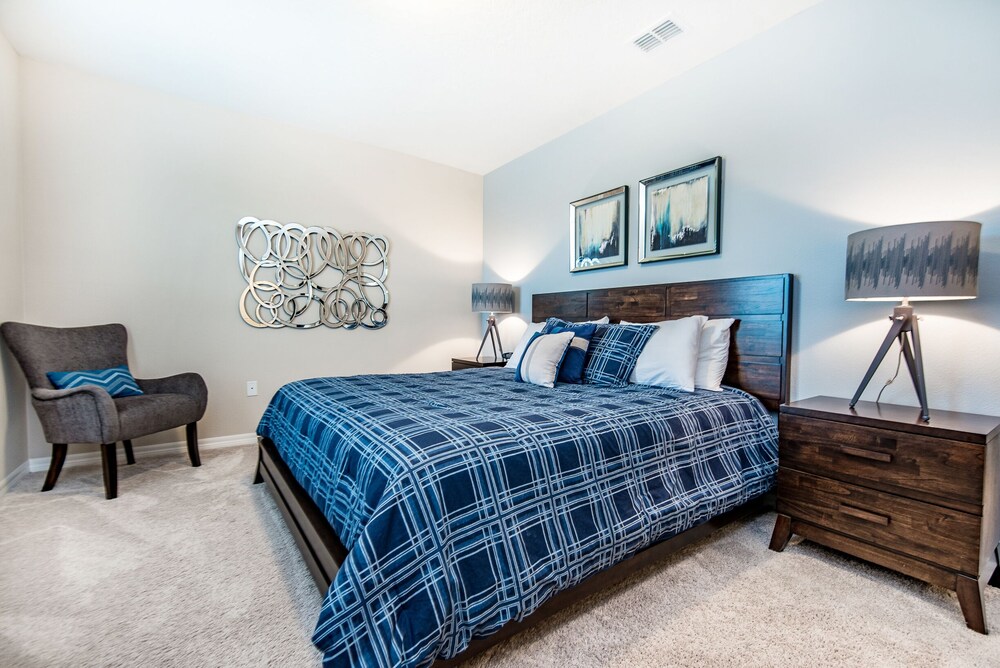 Solterra Sunshine Villa townhome with private pool in a resort setting - photo 3