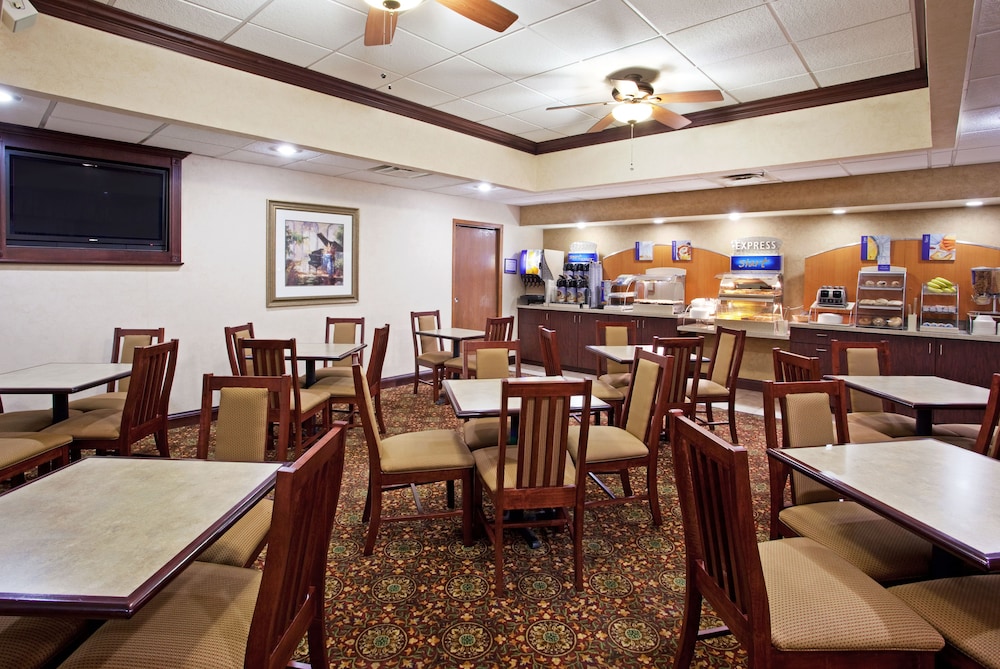 Holiday Inn Express Wilmington by IHG - photo 60