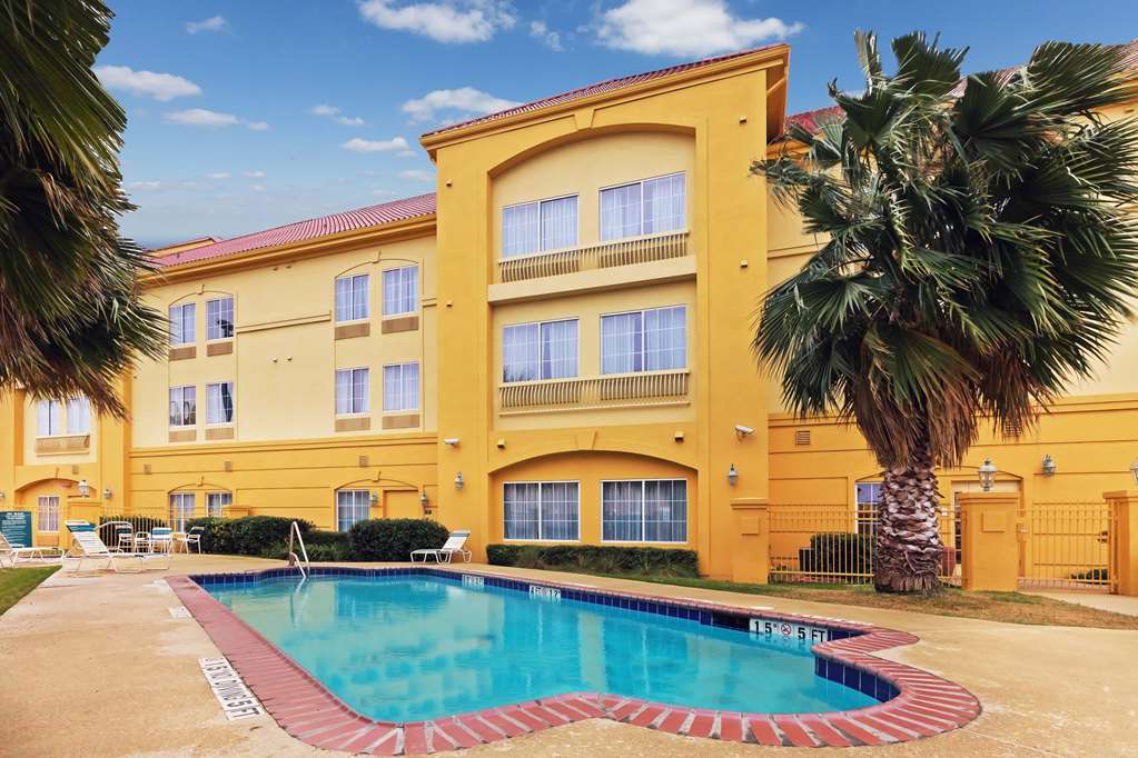 La Quinta Inn & Suites by Wyndham Seguin - photo 7