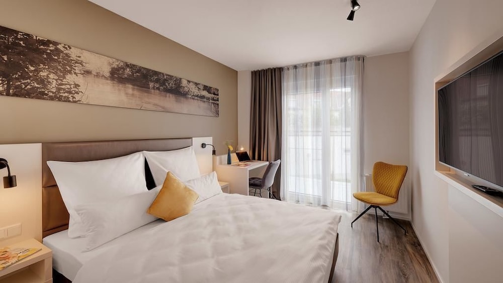 Amper Art Hotel — Fuerstenfeldbruck — photo 2