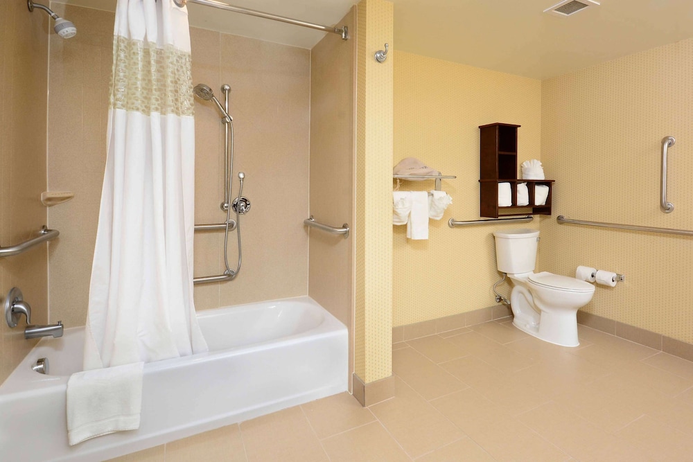 Hampton Inn Raleigh Capital Blvd. North - photo 29