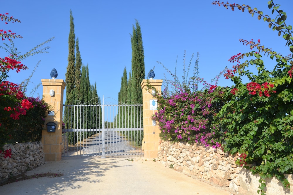 Villa Pigna Blue — 4-Star Luxury Hotel in Noto, Italy