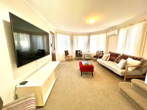 3 Bedroom Town house near Gosford CBD Sleeps 6 plus — 4-Star Luxury Hotel in Gosford, Australia