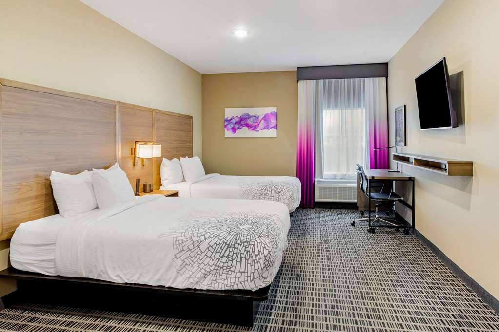 La Quinta Inn & Suites by Wyndham San Antonio Alamo City - photo 12