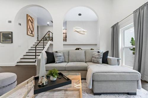 Luxury pool home near the beach — 4-Star Luxury Hotel in Seminole, United States