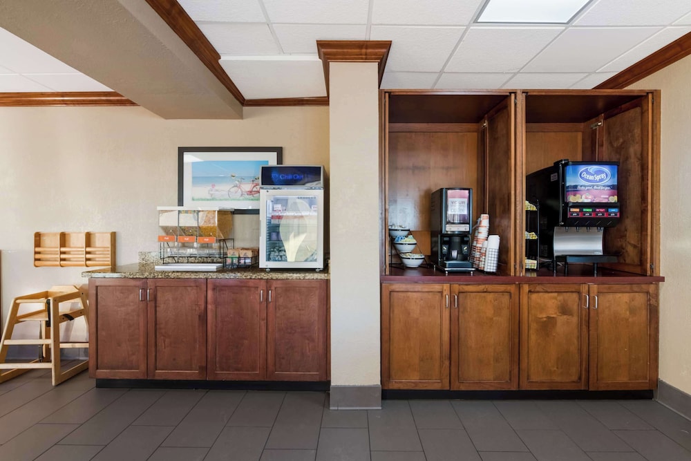 Comfort Inn South Oceanfront - photo 51