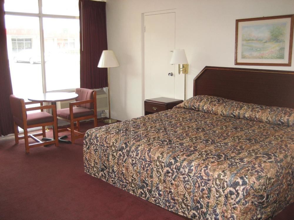 Sands Central Inn Hot Springs - photo 7