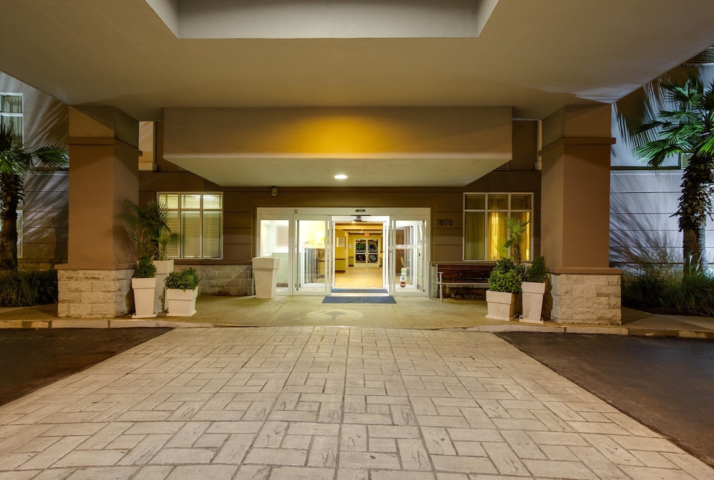 Holiday Inn Express & Suites Charleston Northwoods by IHG - photo 47