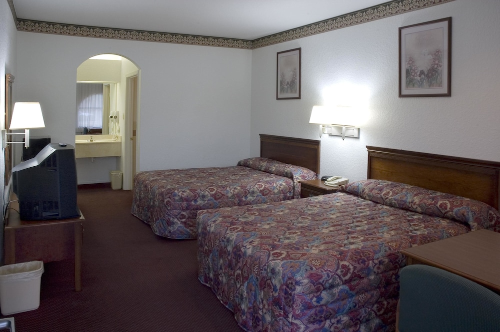 Budget Host Hempstead Inn - photo 7