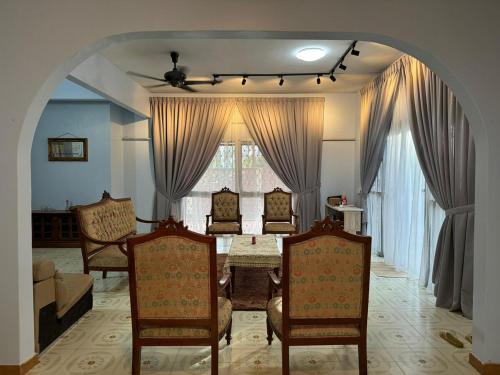Azak Residence Homestay — 4-Star Luxury Hotel in Port Dickson, Malaysia