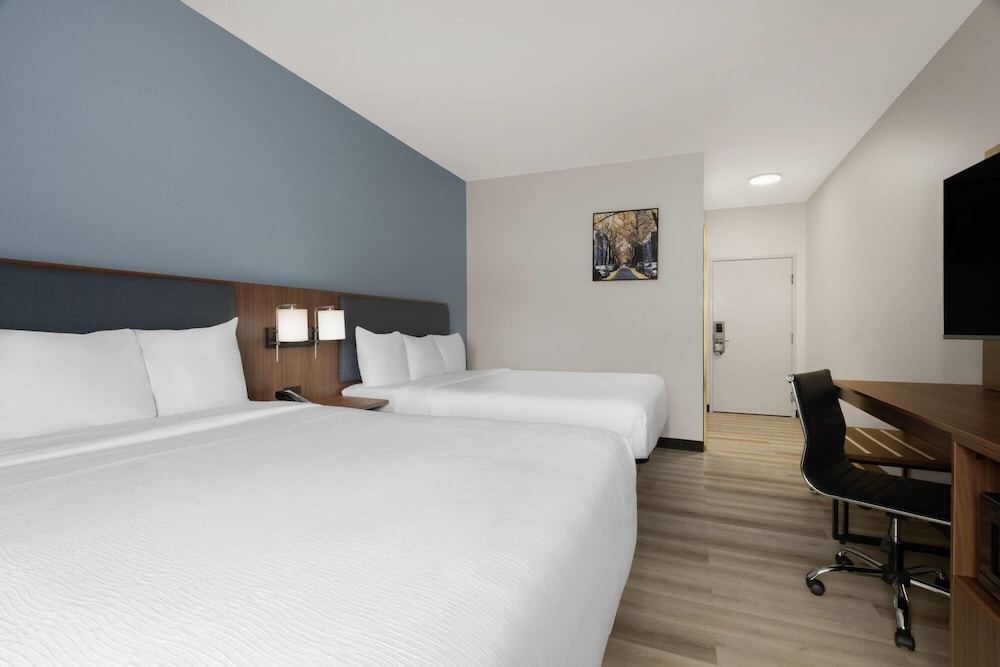 Wingate by Wyndham Dublin Near Claytor Lake State Park - photo 20