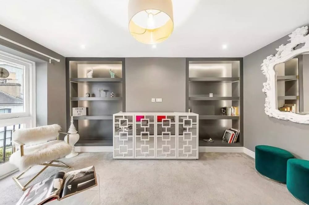 Best Location In London Kings Road 3 Bed Home with Terrace AC & Netflix — 4-Star Luxury Hotel in London, United Kingdom