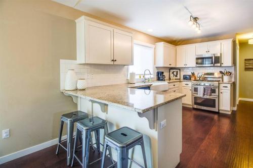 Juniper Getaway Dreamy Kitchen Pet Friendly — Bend — photo 2