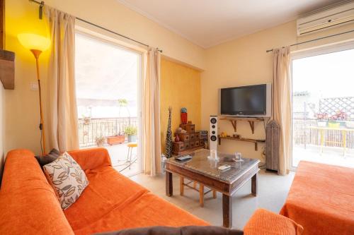 Petralona Vintage Penthouse 60sqm with balcony — 4-Star Luxury Hotel in Athens, Greece