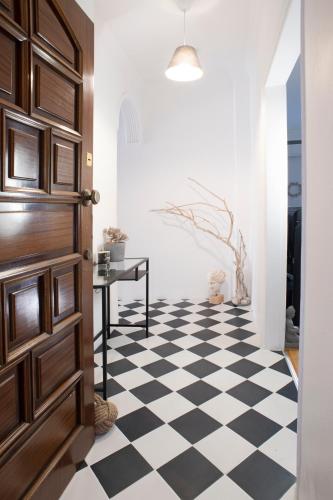 Spacious 82 m2 Two Bedroom classy apartment near City Center — 4-Star Luxury Hotel in Thessaloniki, Greece