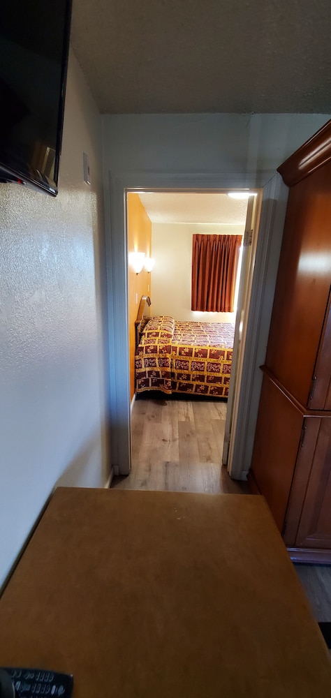 Anaheim National Inn - photo 13