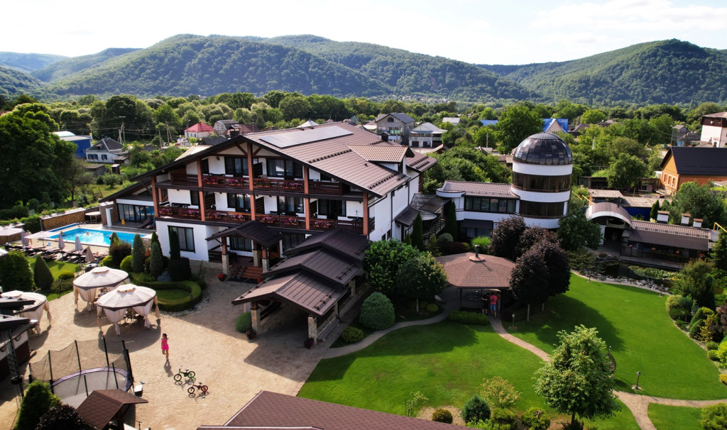 Usadba Parfenova Hotel — hotel in Kamennomostskiy