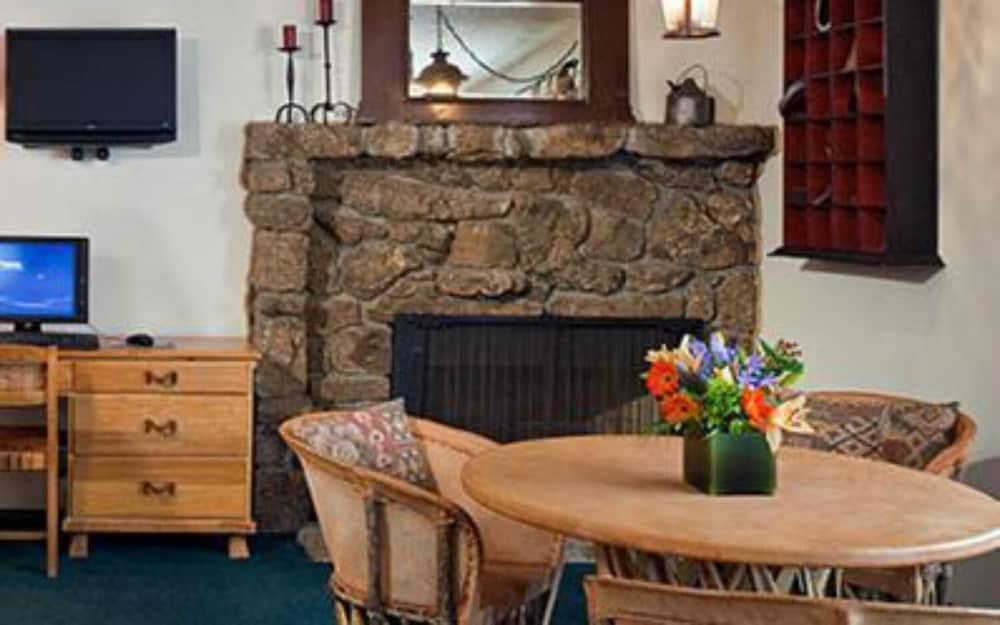 Branding Iron Motel - photo 15