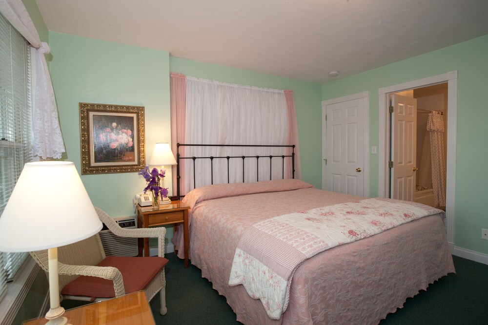 Cedar Court Inn - photo 8