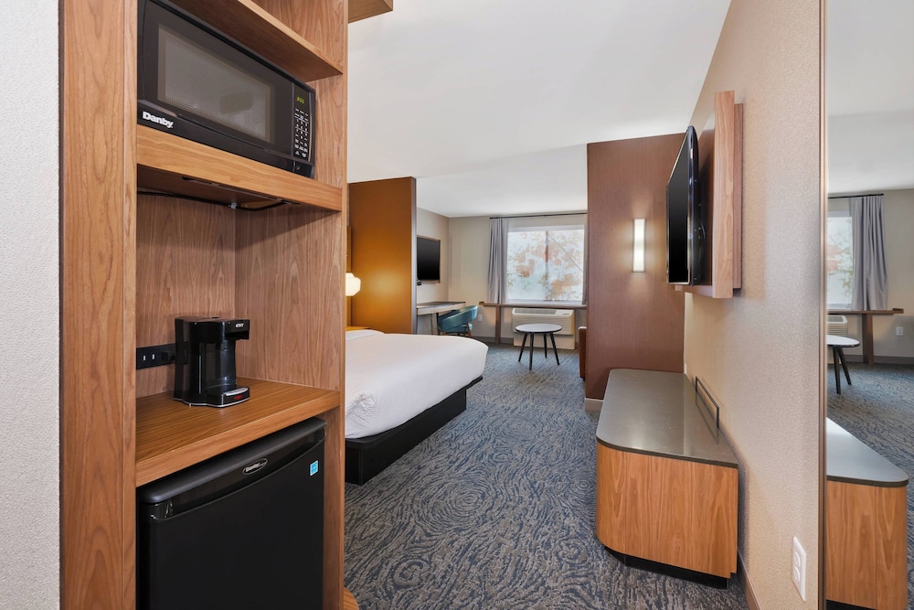 Fairfield Inn & Suites by Marriott Kalamazoo - photo 6