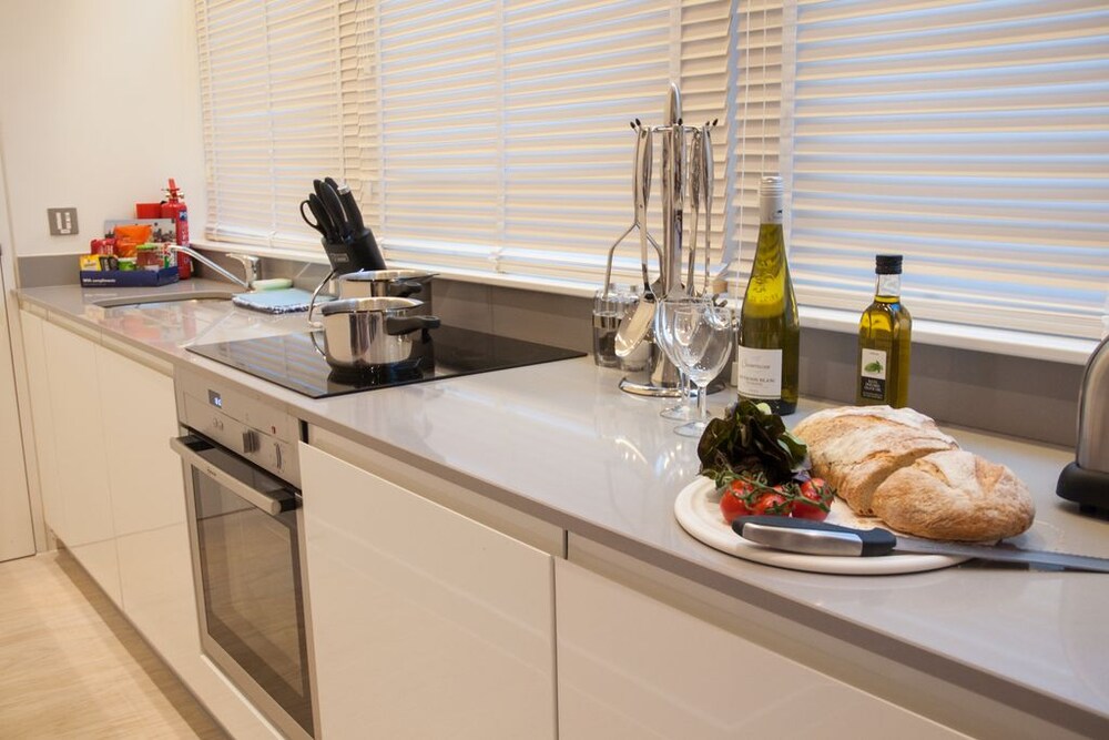 Clarendon West Street — 4-Star Luxury Hotel in London, United Kingdom