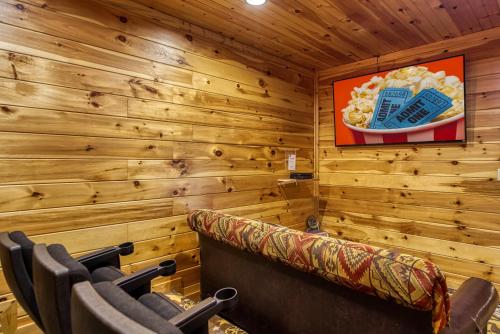 Lazy Bear Lodge Hot Tub Resort Pool WIFI 1089 FREE tickets each paid day Dollywood and More - photo 37