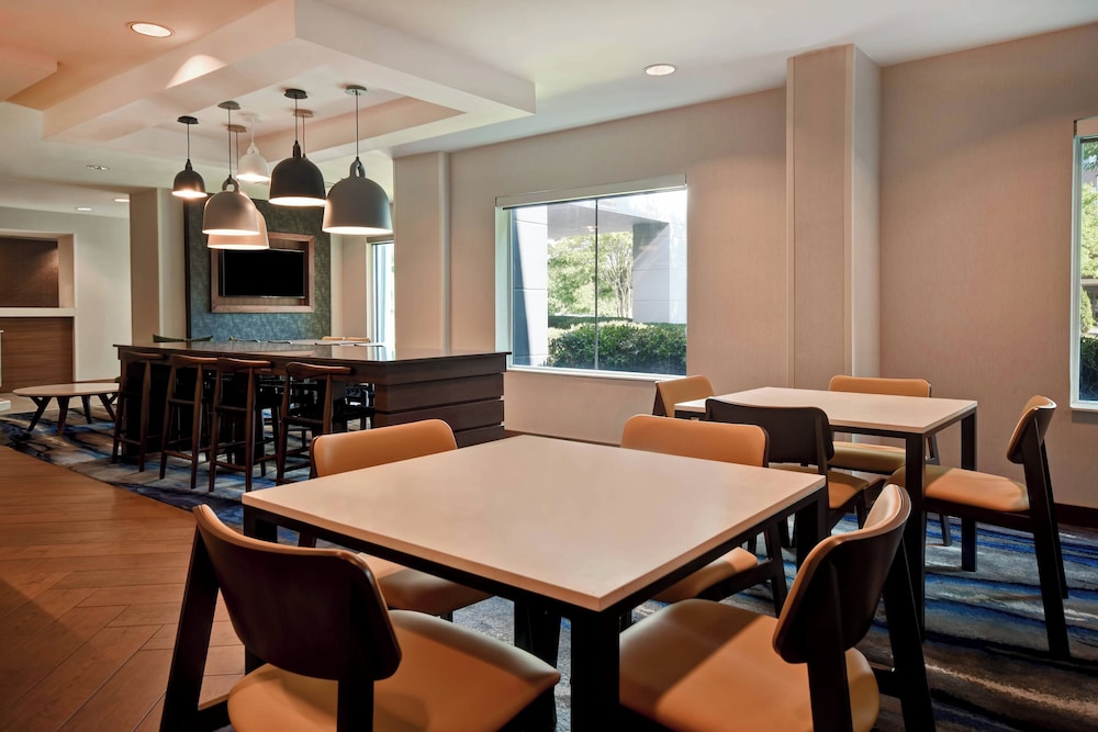 Fairfield Inn & Suites by Marriott Atlanta Kennesaw - photo 3