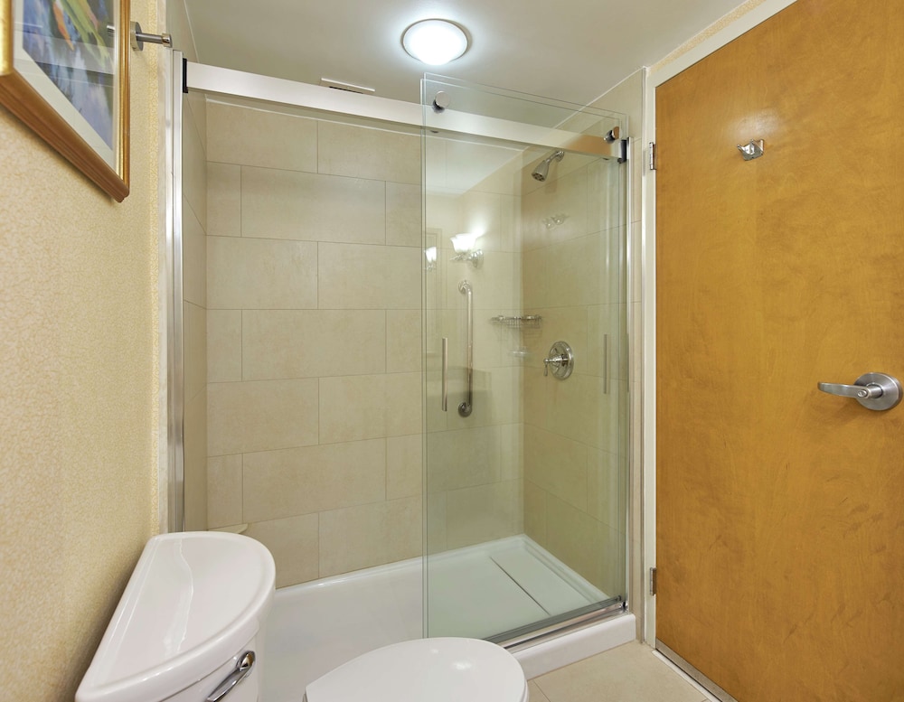 Hilton Raleigh North Hills - photo 28